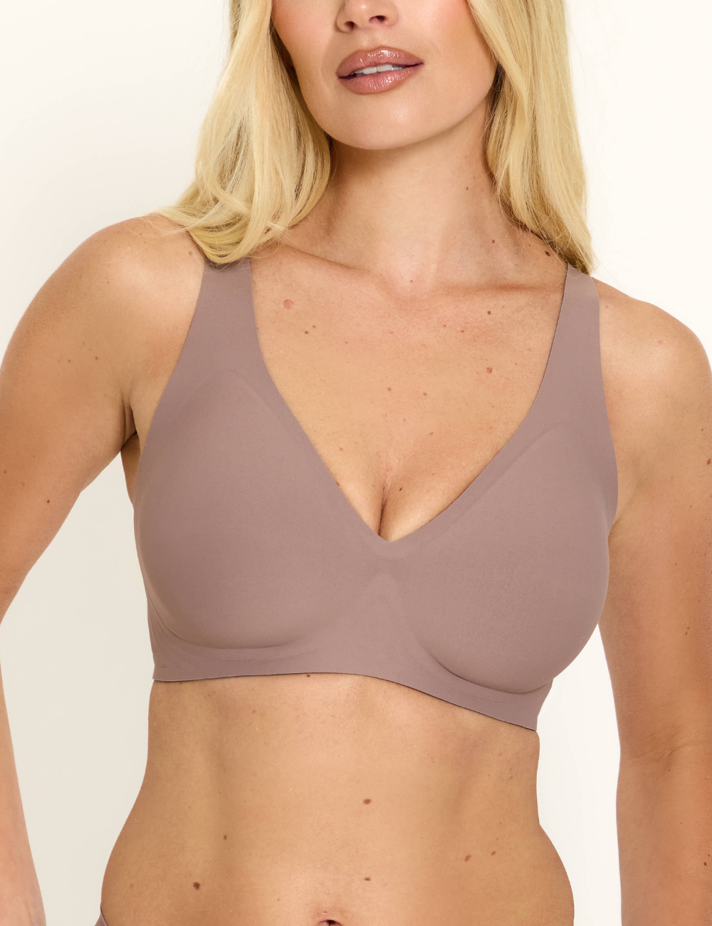 Soutien-gorge push-up décolleté V sans armature