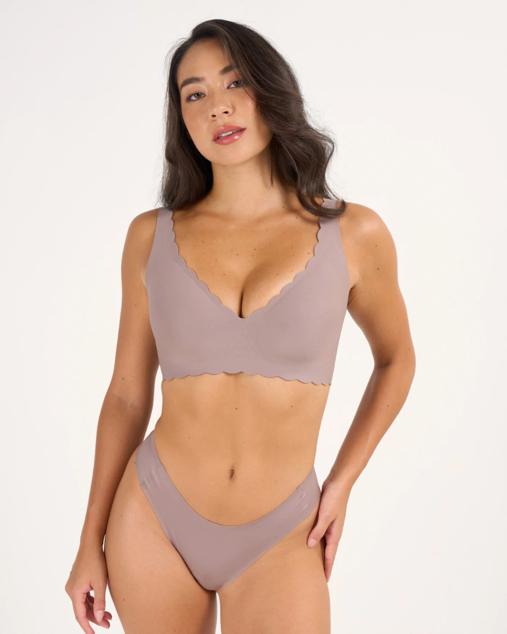 Soutien-gorge push-up décolleté V festonné